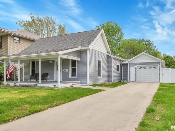 608 N 11th St, Herrin, IL 62948