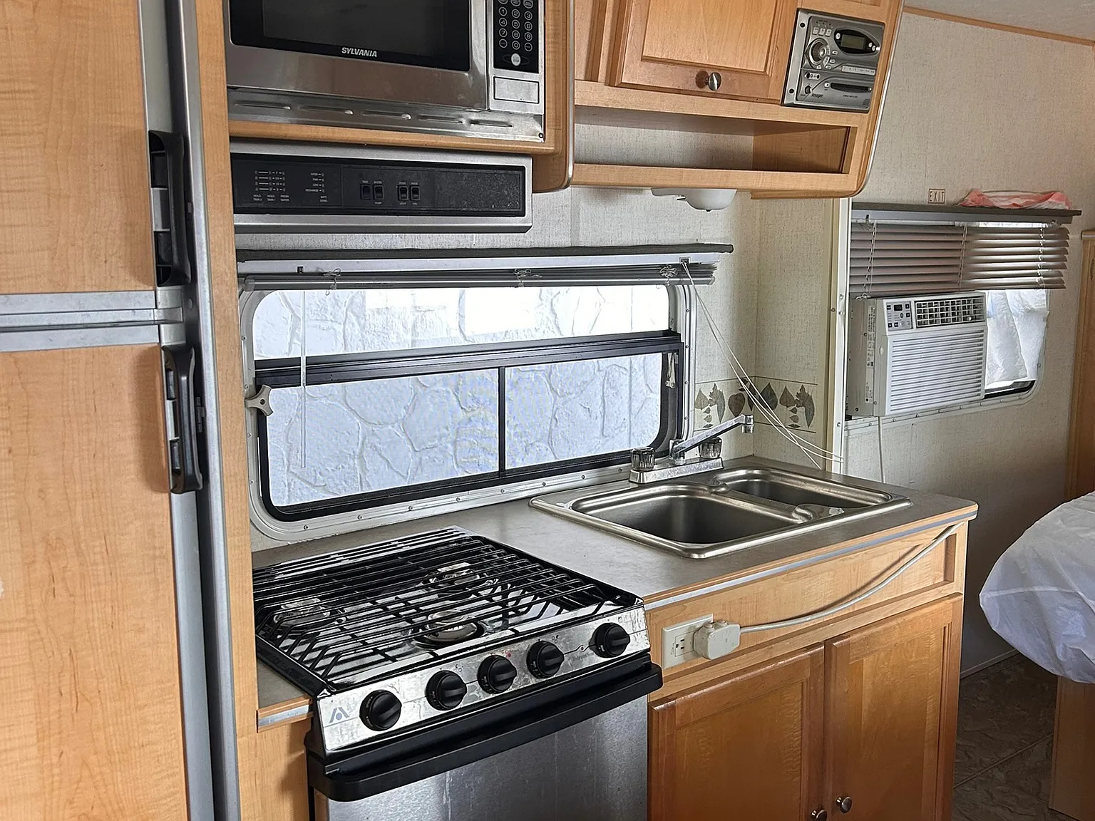 Studio, 200 sqft, $750 — Photo 2