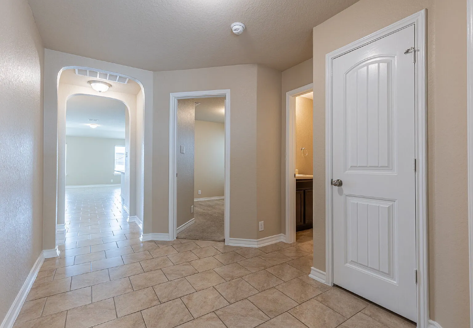3 bed, 2.0 bath, 1436 sqft, $1,550 — Photo 2