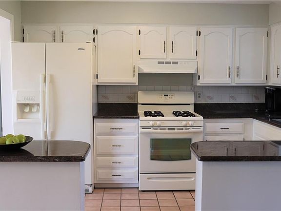 5th image of 60 Valleybrook Dr