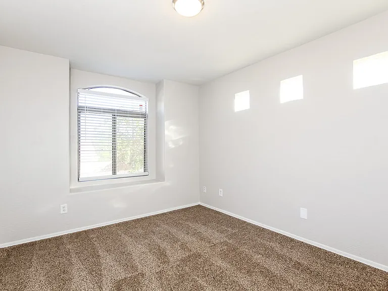 2018 N 106th Ln — Photo 10