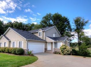 8829 Redstone Dr, Pinckney, MI