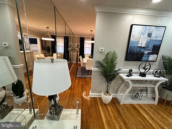 4th image of 5003 Schaub Ave