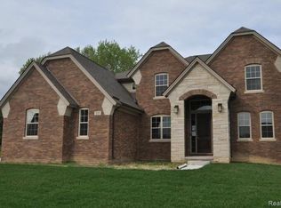 1153 Pembroke Dr, Rochester Hills, MI 48307