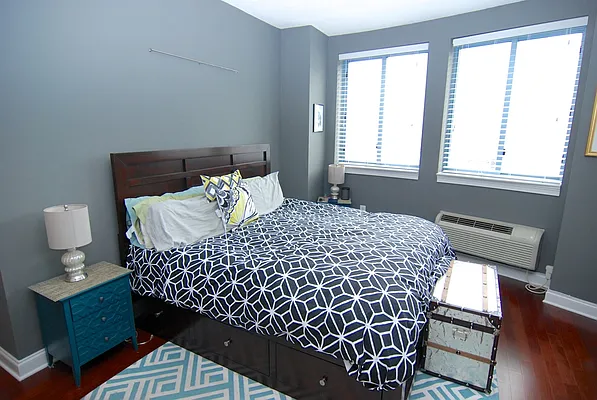 Sold by Urban Luxe | media 8