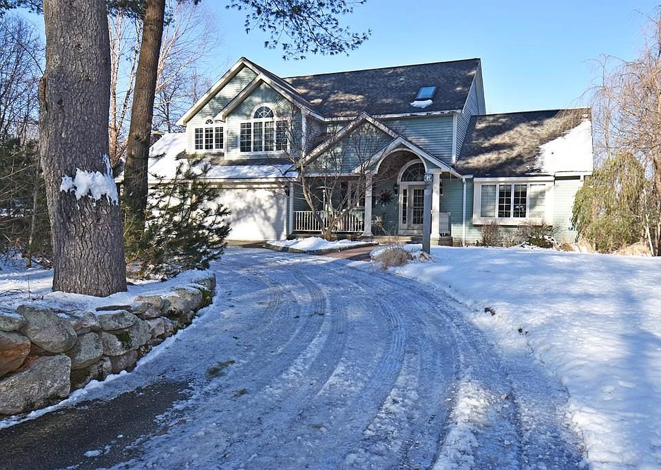1st image of 44 Roseland Dr
