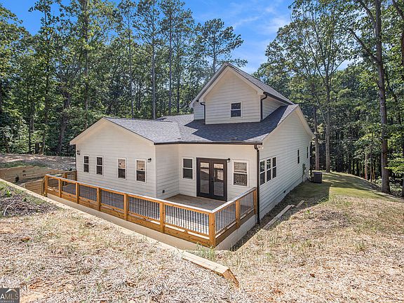 4th image of 3220 Sweetbriar Dr