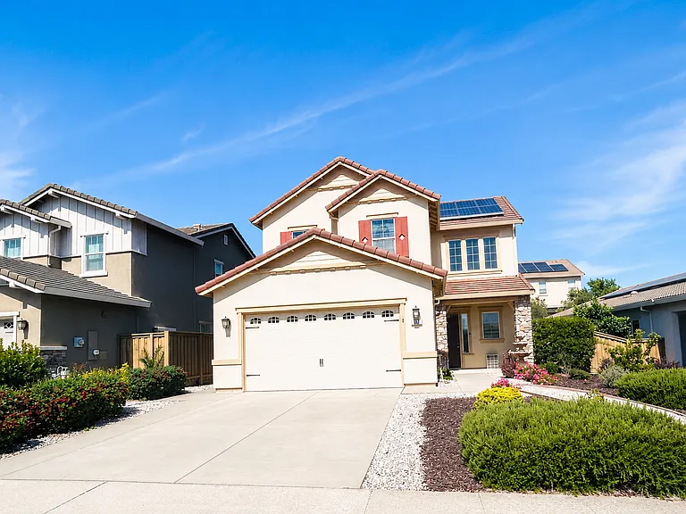 317 Wagon Wheel Dr — Photo 1