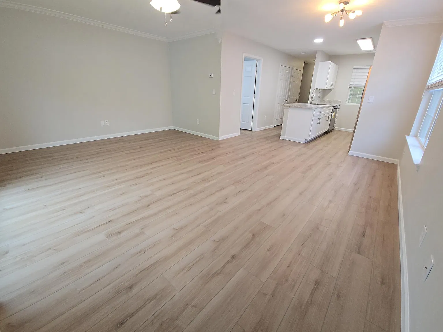 3 bed, 2.5 bath, 1100 sqft, $1,750 — Photo 2