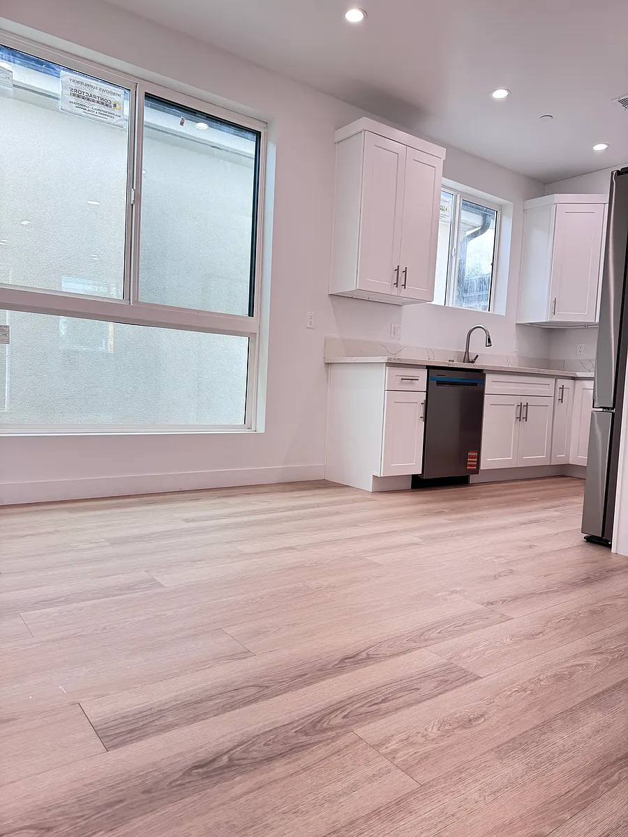 Building Photo - 9801 Beachy Ave #1