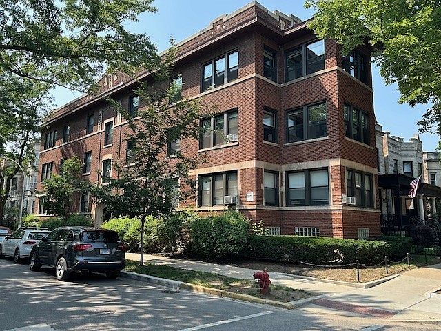 1st image of 1400 W Summerdale Ave APT 1