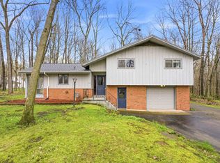 9156 Center Rd, Neenah, WI 54956