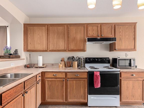 4th image of 16032 W Larkspur Dr