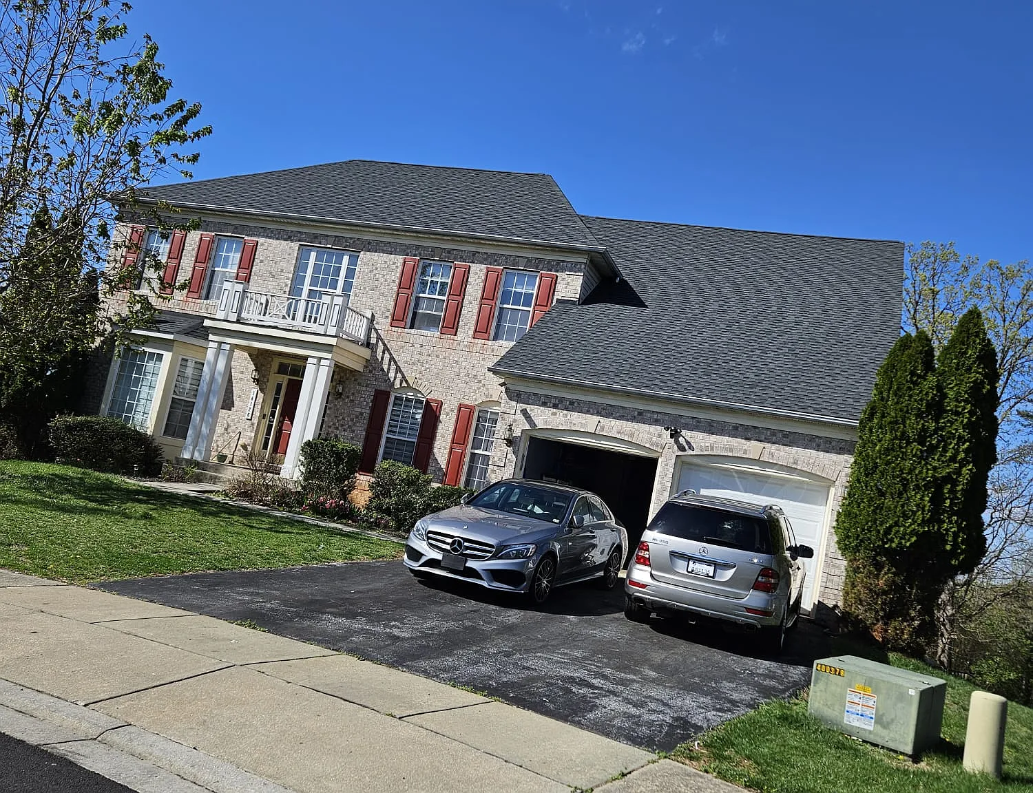 3 bed, 1.5 bath, 3418 sqft, $850 — Photo 1