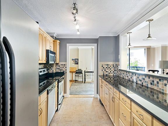 4th image of 50 Longwood Ave APT 618