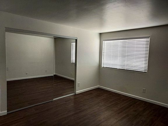 4th image of 4791 Ingraham St #4791D