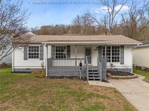 3981 39th St E, Nitro, WV 25143