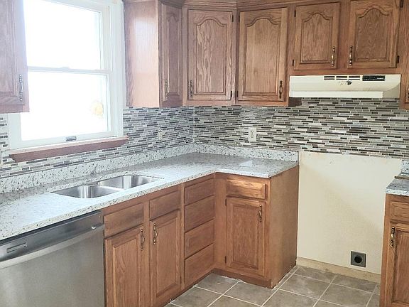 3rd image of 1113 Orchard Dr