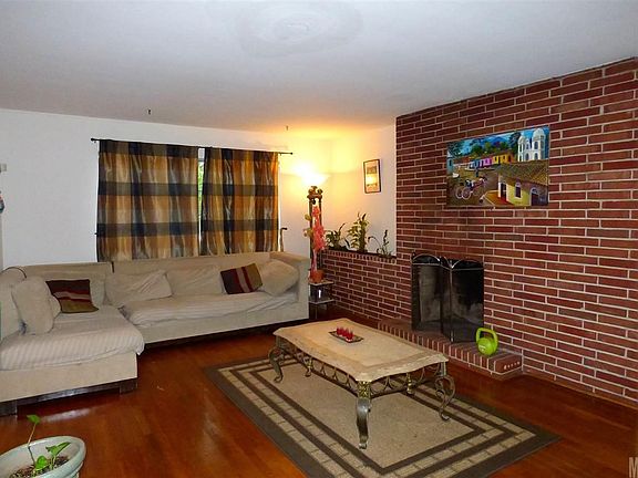 4th image of 37 22nd Ave NW
