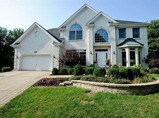 1048 Whitewater Ln, Naperville, IL 60540