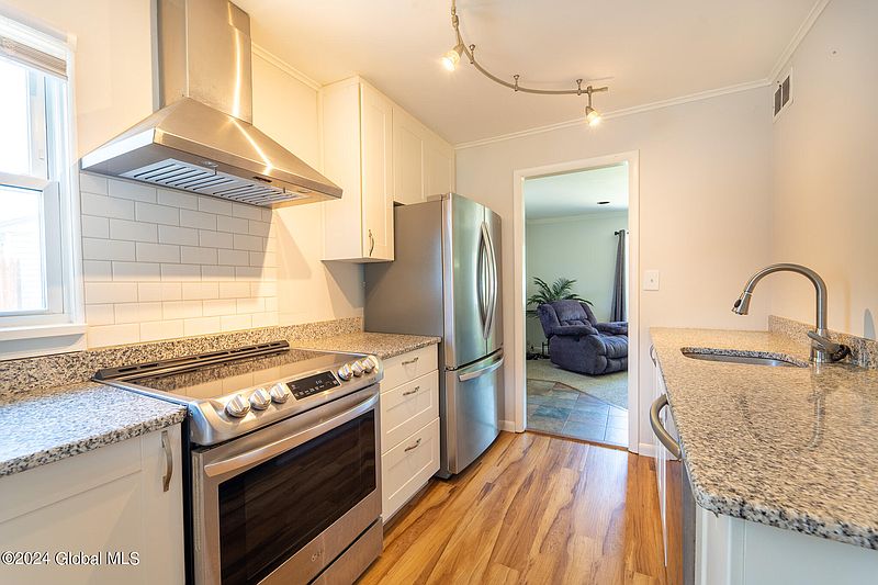 4th image of 6 Mayhall Street