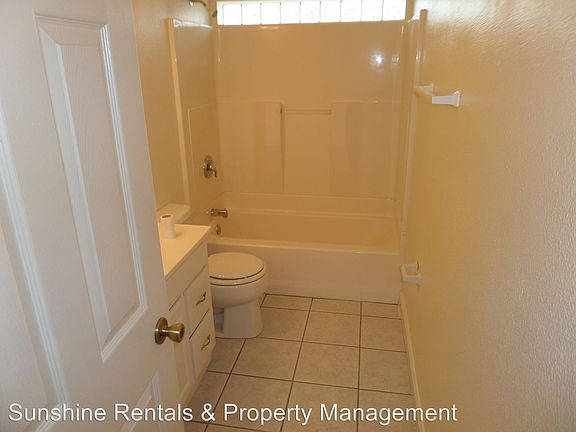 5th image of 118 NE 16th Pl