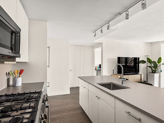 4th image of 233 E 86th St APT 21A