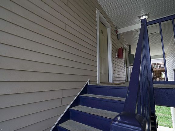 3rd image of 1730 Liberty Ln APT 21