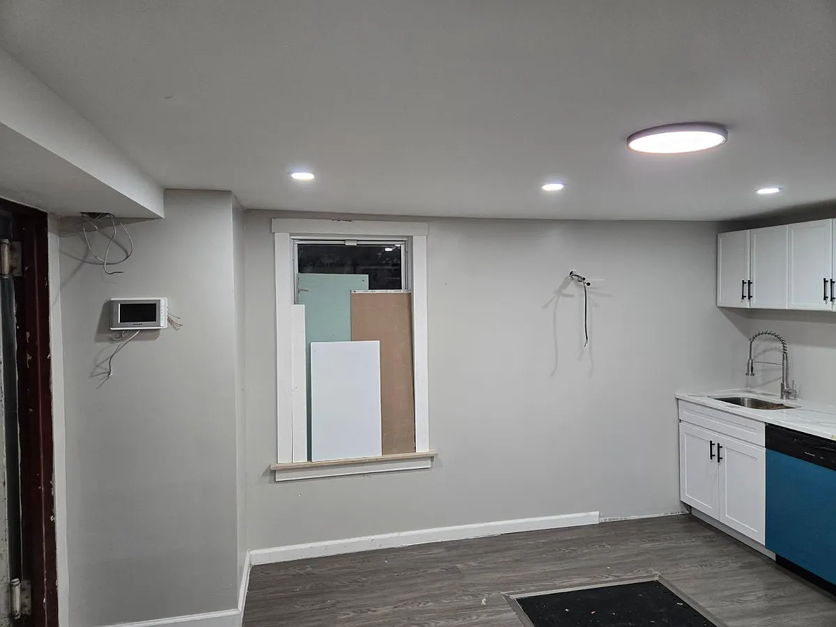 Building Photo - 591 Remsen Ave #1