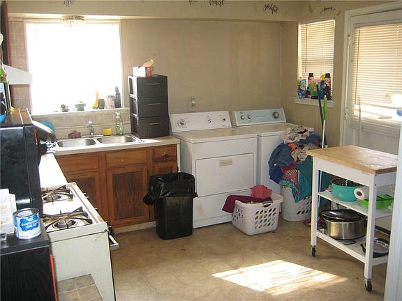 3rd image of 1002 Rosewood Hills Dr