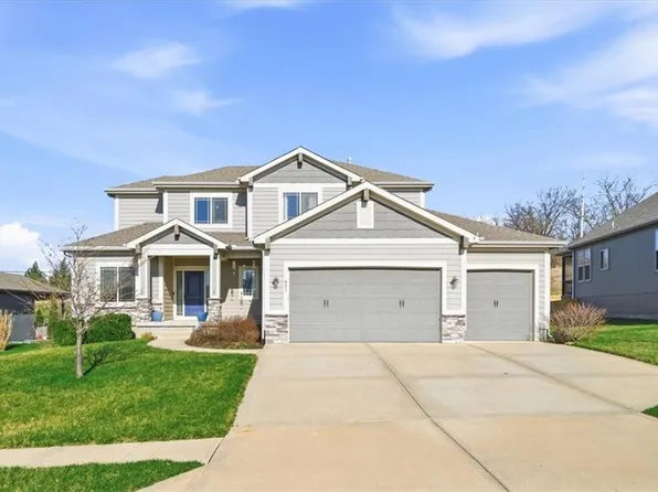 851 Creekmoor Pond Ln, Raymore, MO 64083