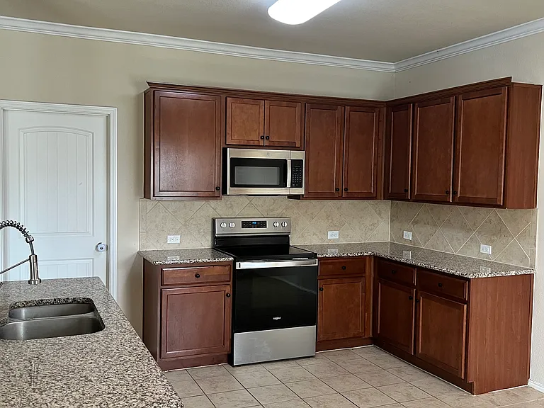 12300 Shine Ave — Photo 3