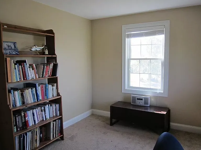105 Roosevelt St — Photo 12