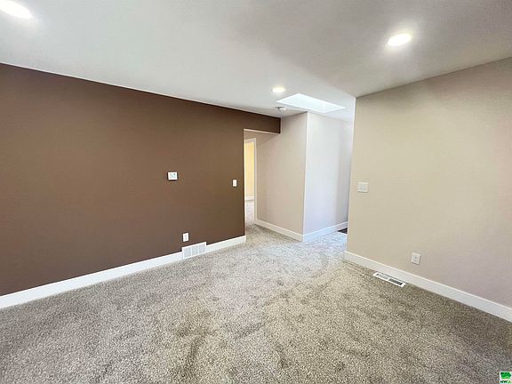 4th image of 3227 Pierce St