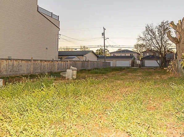 11640 80th St NW, Edmonton, AB T5B 2N2