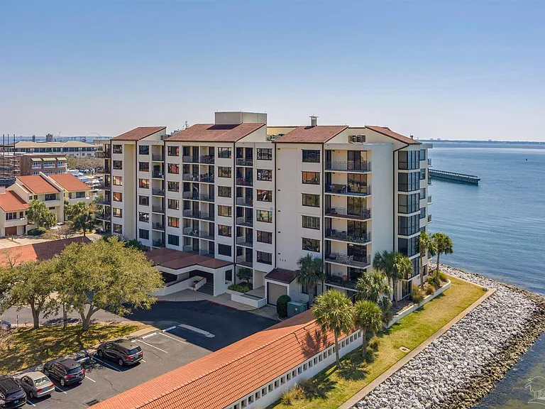 402 Port Royal Way — Photo 40