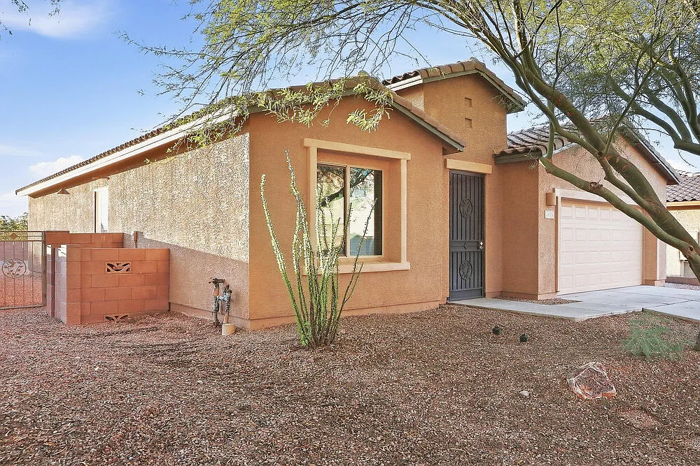 3 bed, 2.0 bath, 1652 sqft, $1,950 — Photo 3