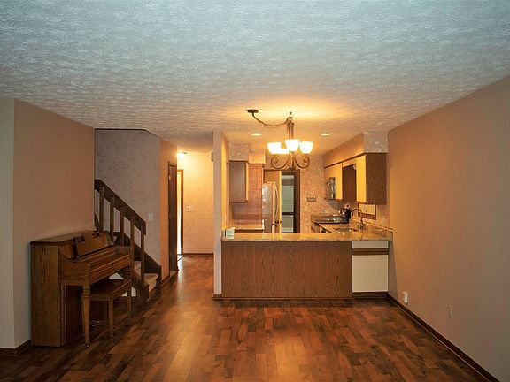 3rd image of 225 Woodstone Dr #1