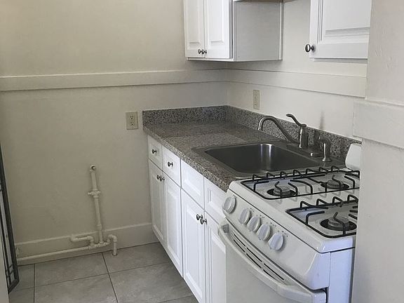 3rd image of 715 11th St APT 04