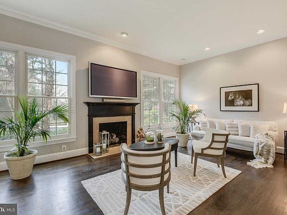 5th image of 8941 Holly Leaf Ln