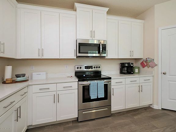 5th image of 229 Servia Dr