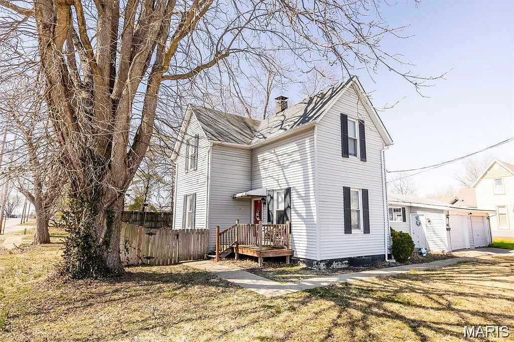 3 bed, 2.0 bath, 1912 sqft, $2,400 — Photo 1