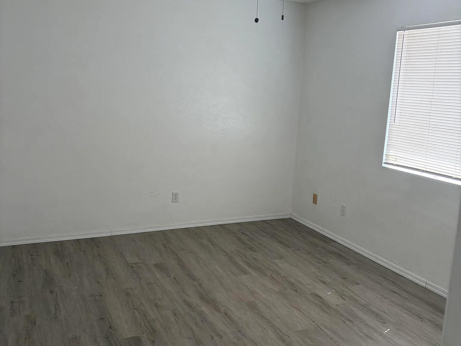 2 bed, 1.5 bath, 945 sqft, $1,325 — Photo 4
