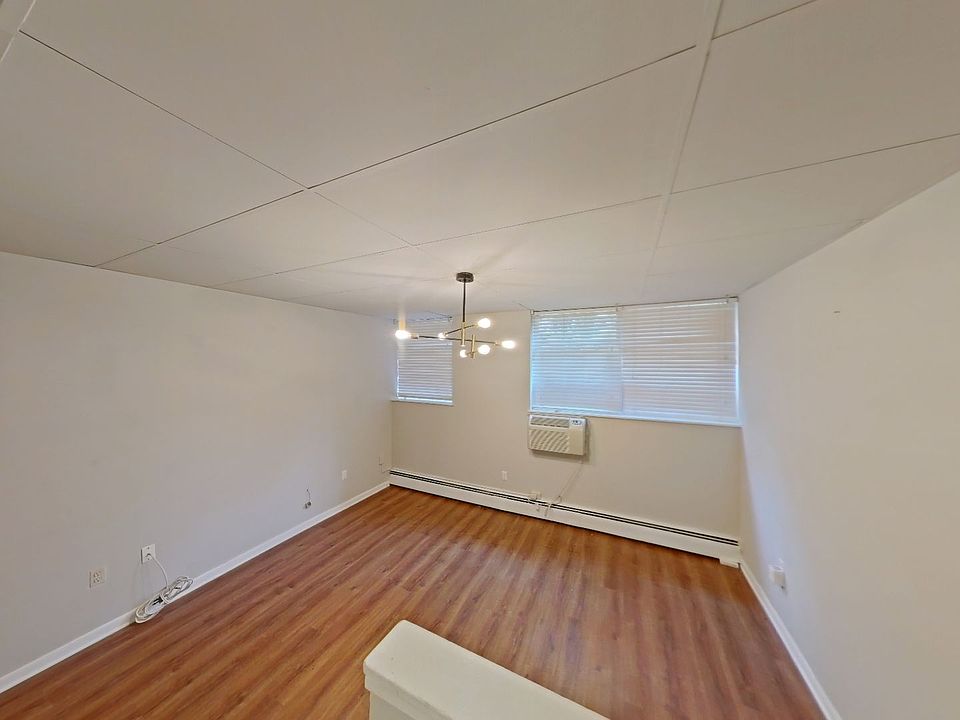 1st image of 1030 E Lancaster Ave APT L4
