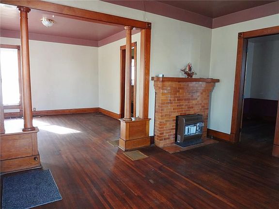 4th image of 611 N Lincoln St