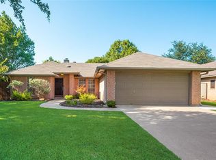 629 Meadow Ln, Roanoke, TX 76262