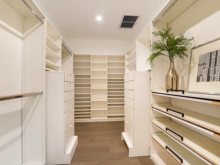 15122 Morrison St — Photo 24
