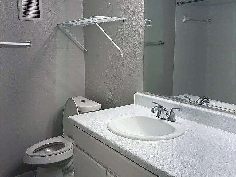 Creeks Edge Apartments — Photo 37