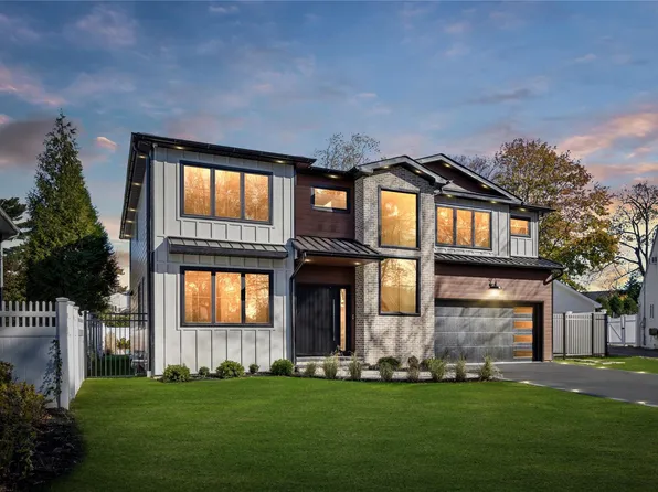 872 Buckley Drive, Westbury, NY 11590