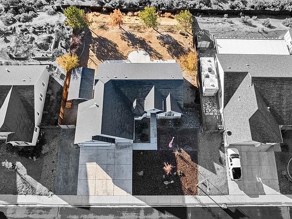 2nd image of 115 Creekside Dr